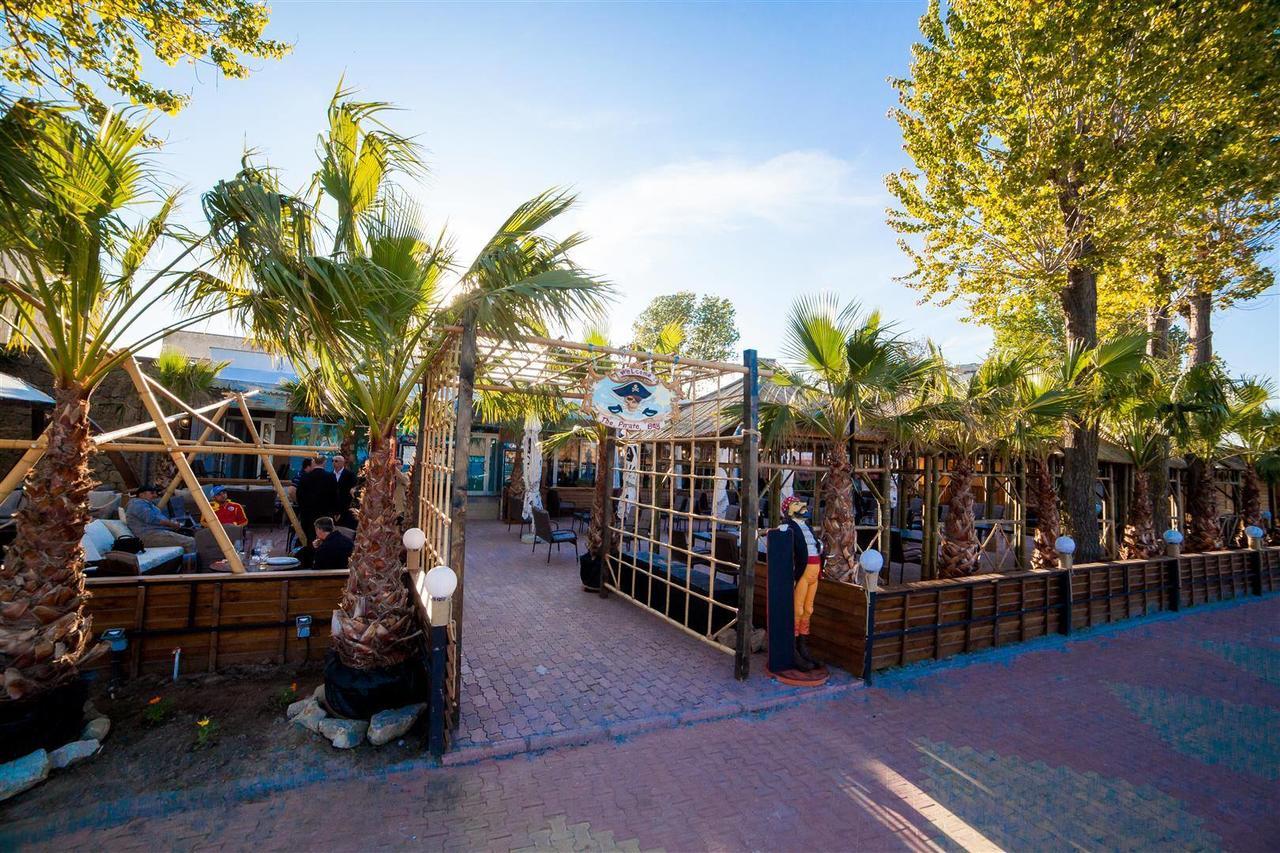 Pirates Resort Mamaia Exterior photo